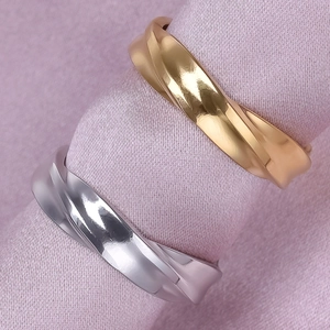 Minimalist irregular wavy 304 stainless steel rings in gold and silver finish