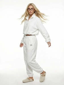 Ensemble de survêtement blanc en polaire deux pièces avec sweat zippé et jogging