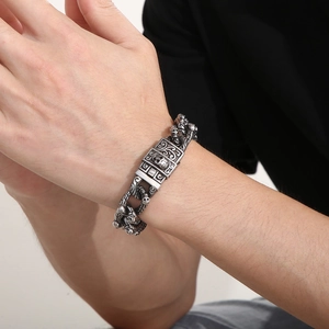 Punk retro stainless steel skull link bracelet for men with gothic dark halloween style