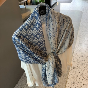 Blue feather pattern scarf with tassels made of soft cotton linen for sun protection