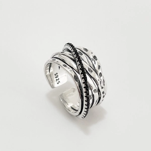 Retro S925 sterling silver multilayer wrapped ring with black zircon stones and oxidized finish