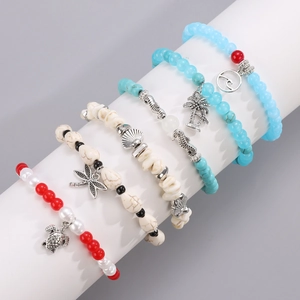 Set de 5 pulseras bohemias de cuentas con dijes de tortuga marina y palmera de playa