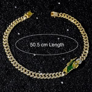 Détail du collier cubain 12mm serti de zircons avec pendentif Saint Jude et longueur 50,5 cm