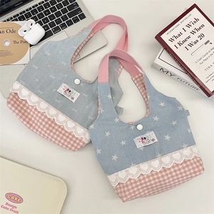 Detail of Korean lace canvas handbag with bow pattern and checkered fabric bottom