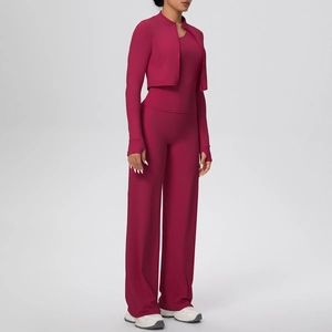 Detailed view of the dark pink three-piece yoga set with zip jacket and wide-leg pants