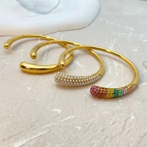 Bracelet Jonc Ouvert En Acier Inoxydable Minimaliste Pour Femme Plaqué Or 18K Künstliche Perle Zircon Cubique Bijoux De Mode