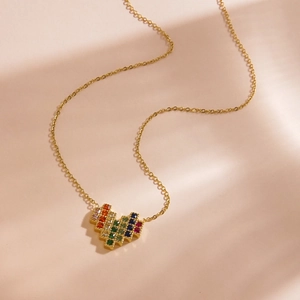 Collier Pendentif Cœur Pixel en Acier Inoxydable pour Femme Incrusté de Zirconia Arc-en-Ciel Bijoux de Mode Plaqués Or