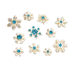 Breloques d'ongles flocon de neige dorées avec strass bleu lac pour manucure d'hiver