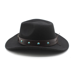 Chapeau de cowboy noir en feutre avec ceinture en cuir et détails de pierres turquoise