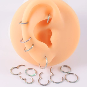 G23 Titan Clicker Ring mit Opal-Inlay für Ohr- und Nasenpiercings geeignet