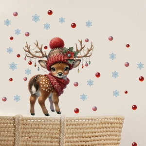 Détail d'un sticker mural renne de Noël avec bonnet et écharpe rouges sur un mur propre