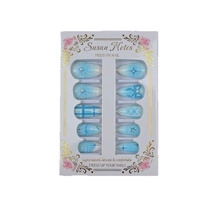 24 unghie finte blu con fiocchi 3D perle e glitter su design a forma di mandorla