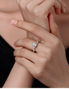 Close-up of S925 sterling silver moissanite ring with twisted band and micro-pave diamonds