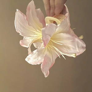 Elegante haarklem met leliebloemmotief en roze-witte gradiënt bloembladen voor dames