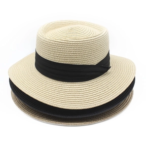 Chapeaux de paille français beige et noir à larges bords pour protection solaire plage