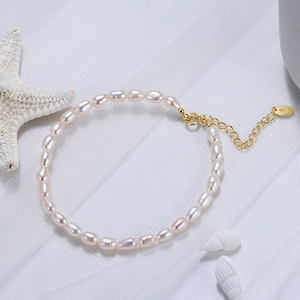 Bracelet minimaliste en argent sterling 925 avec perles baroques naturelles sur maille blanche