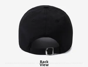 Vue détaillée de la casquette de baseball noire avec boucle de réglage en métal au dos