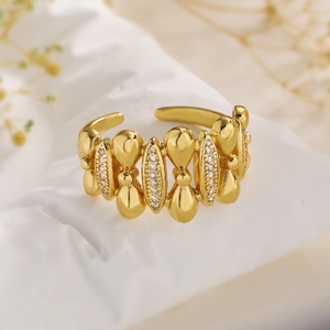 Exquisite 18K gold plated sunflower ring with sparkling zircon in an open design