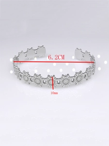 Detail view of silver daisy cuff bracelet showing 10mm width and 6.2cm diameter size