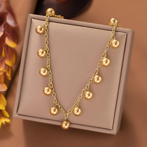 Élégant collier double couche en acier titane doré avec perles porte-bonheur et glands