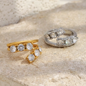 Bague double couche luxueuse en acier inoxydable plaqué or 18K sertie de zircons