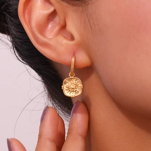 Vintage 18K gold plated stainless steel hoop earrings with sun pattern square pendant