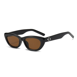 Moderne quadratische Cat-Eye-Sonnenbrille mit schwarzem Rahmen und braunen Gläsern für Damen