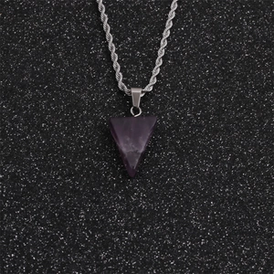 Collier hip-hop en acier inoxydable avec pendentif en pierre violette triangulaire