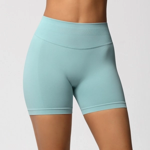 Détail de la taille haute côtelée du short de yoga sans couture vert menthe clair