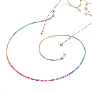 Chaîne de lunettes en métal arc-en-ciel avec boucles en silicone antidérapantes