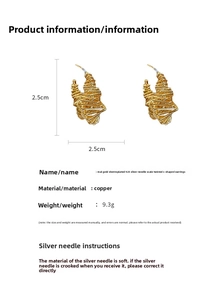 Detailed view of twisted C-shape gold earrings with 925 silver needle and dimensions