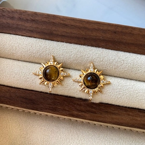 Boucles d'oreilles étoile plaquées or 18K avec œil de tigre et cristaux