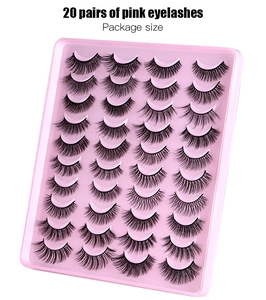 Vue de face de 20 paires de faux cils denses volume russe dans un plateau rose