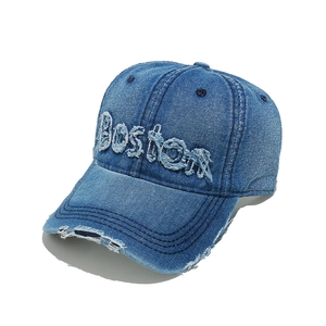 Cappellino da baseball in denim blu vintage con ricamo Boston e dettagli usurati