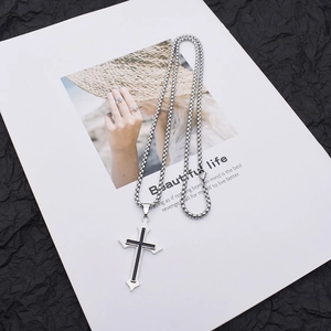 Hip hop silver cross pendant necklace with black stripe inlay and durable box chain