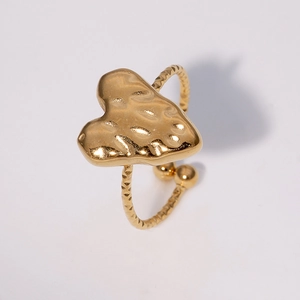 Anello aperto in acciaio inossidabile placcato oro 18k con cuore e trama martellata