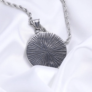 Retro stainless steel wolf head round pendant with radiant texture and rope chain