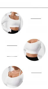 Details von Rippstrick-Stoff und schmalen Schultergurten an einem weißen Yoga-Crop-Top