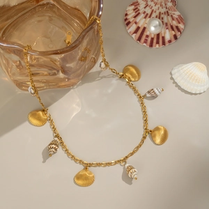 Collier en acier inoxydable plaqué or 18K avec pendentifs coquillages et conques
