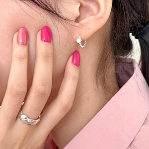 Minimalist S925 silver earring with strawberry crystal and quilted pattern ring set