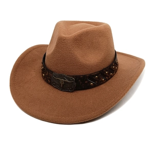 Chapeau de cowboy en feutre marron avec ruban léopard et boucle tête de taureau argent