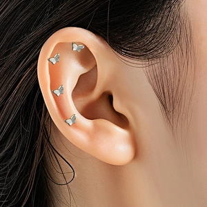 Clous d'oreilles papillon en titane G23 avec fleurs en zircon pour piercing cartilage