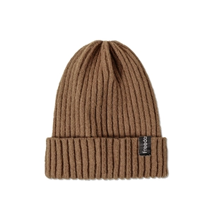 Detailed view of dark khaki knitted beanie with wide cuff and Freedo brand label