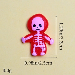 Macro view of pink skull resin charm with dimensions 1.29 x 0.98 inches and 3g weight