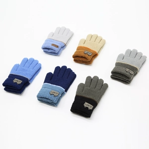 Lot de six paires de gants tricotés pour enfants avec étiquettes en cuir JUMP