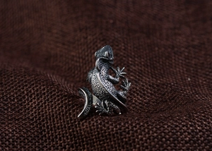Macro view of vintage silver lizard ring showing detailed scales and textured finish
