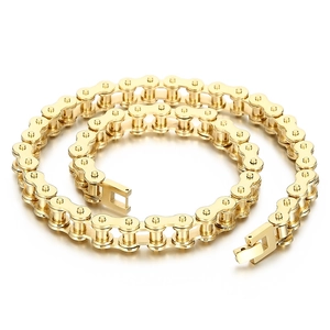 Collier chaîne de vélo mécanique en acier inoxydable doré pour homme sur fond blanc