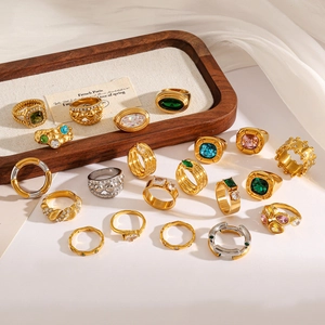 Bagues géométriques en acier inoxydable plaqué or 18k avec pierres de zircon colorées