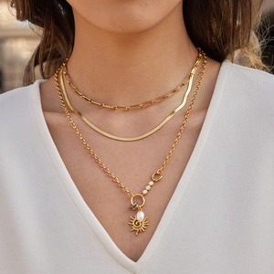 Ensemble de colliers superposés en acier plaqué or 18K avec pendentif soleil