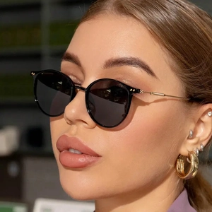Premium round polarized sunglasses with black frames and gold metal temples on model